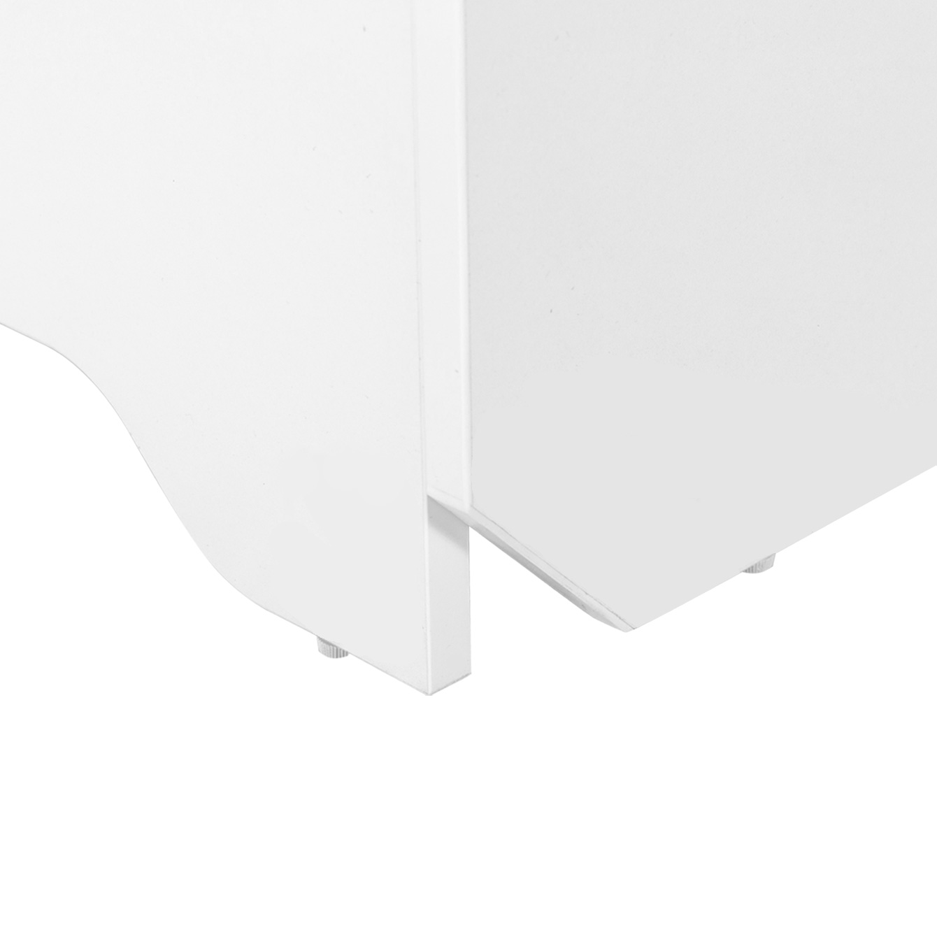 本体下角には外からの電源配線を引ける切込み