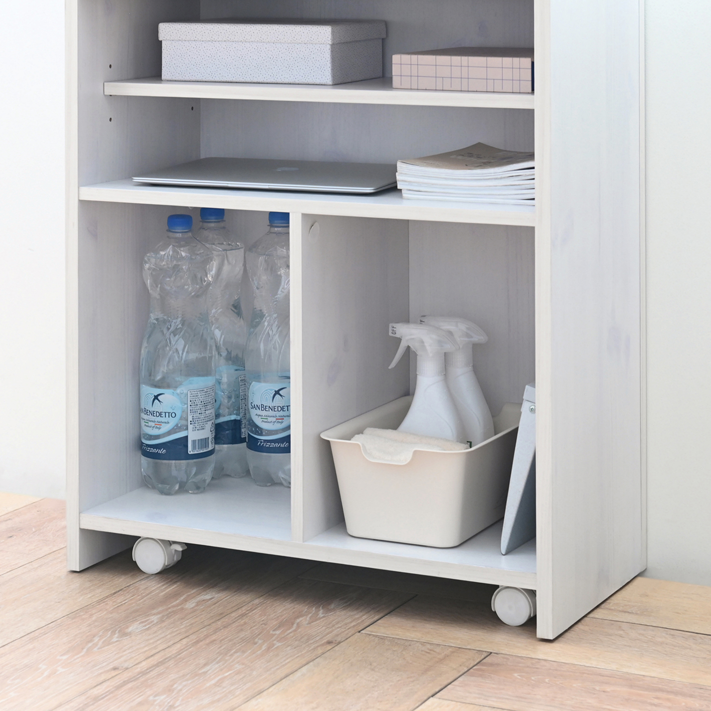 背の高いアイテムや大量ストック収納もOK