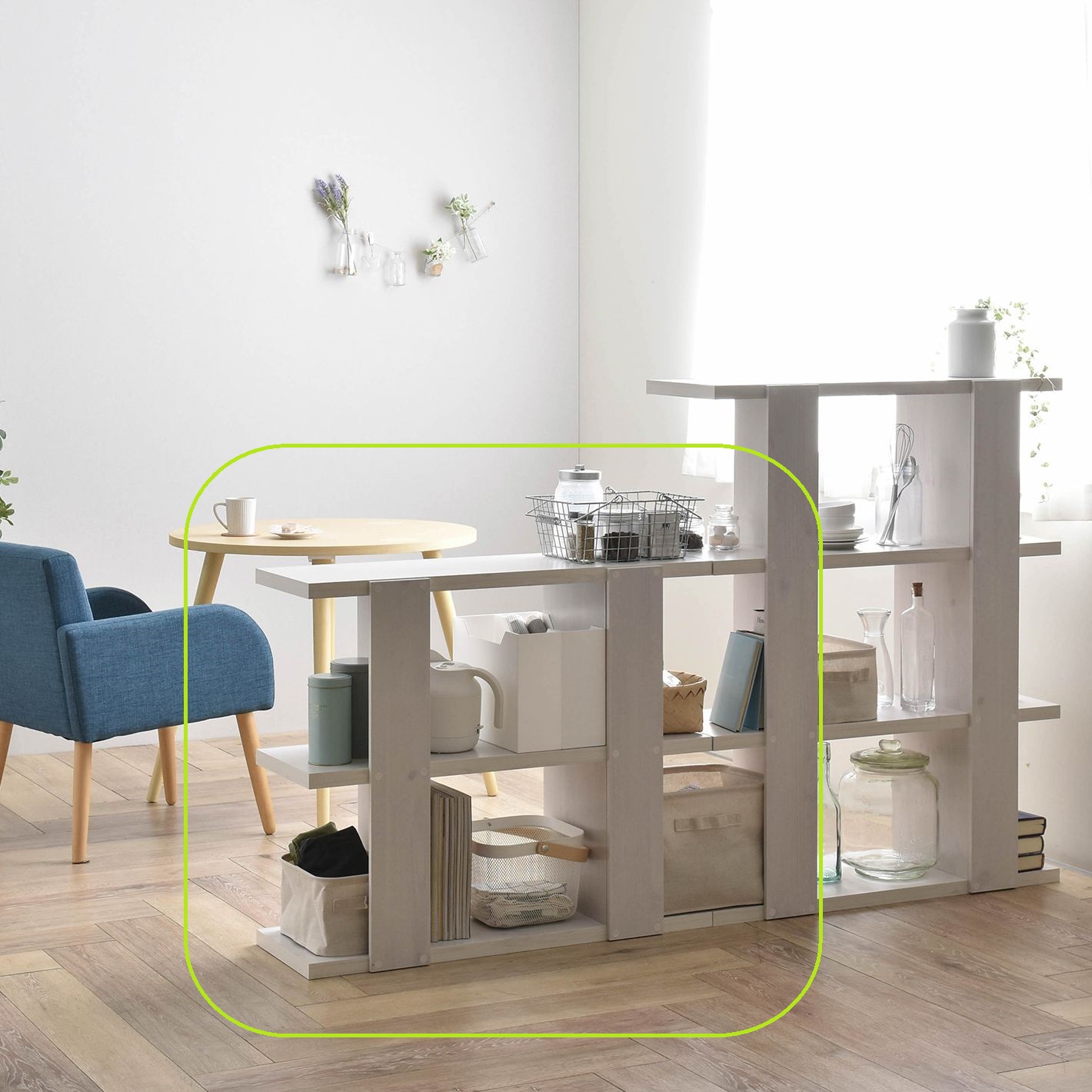 背面も化粧仕上げだからお部屋の間仕切りとして設置できます（リビング）